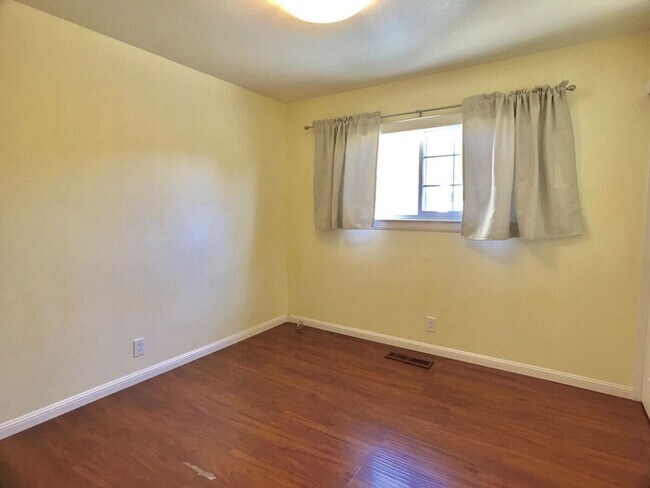Building Photo - 2803 Dowe Ave