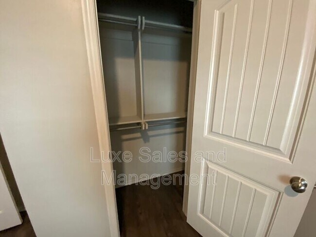 Building Photo - 2225 Mill Creek Way