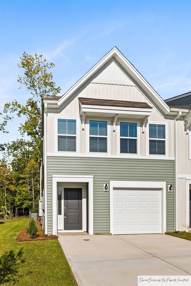 Primary Photo - STUNNING TOWNHOUSE IN LEXINGTON'S MURRAY V...