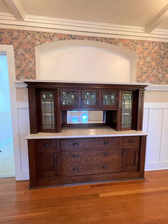 Building Photo - 1093 E Main St