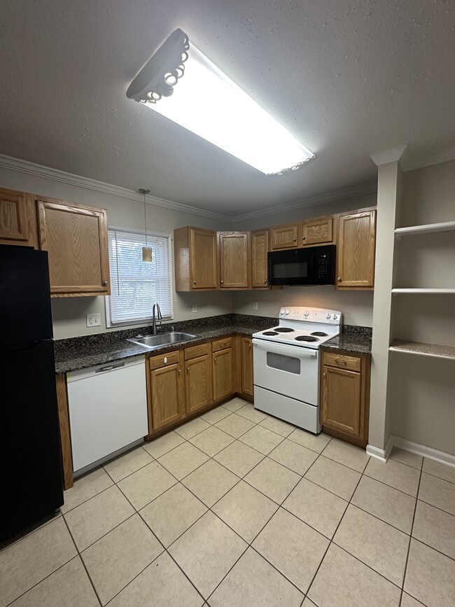 Building Photo - 5330 Athena Dr