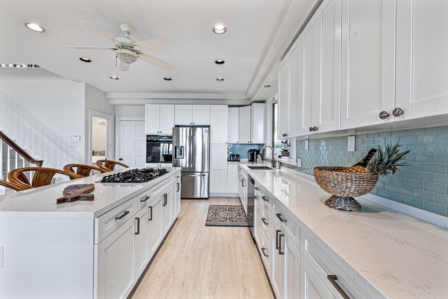 Building Photo - Hawaii Life Presents Modern Mokuleia Beach...