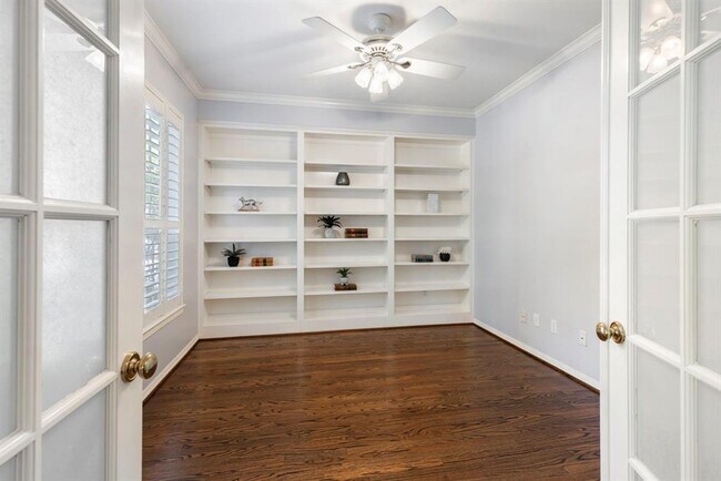 Building Photo - 7 Tamarind Pl