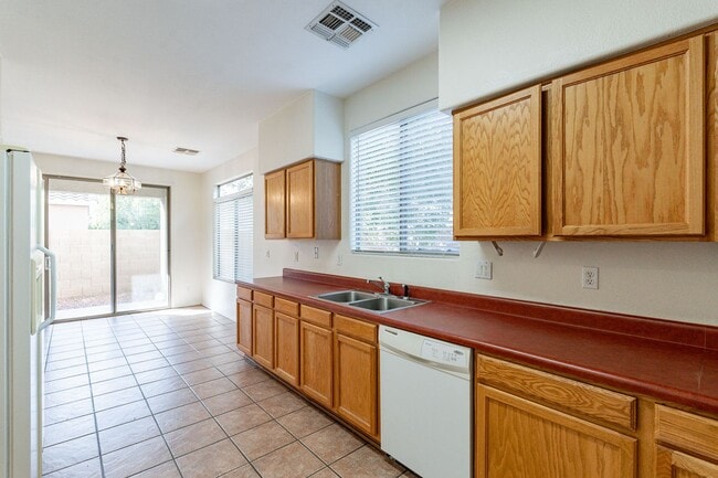 Building Photo - AVAILABLE JULY - Three Bedrooms + Loft!