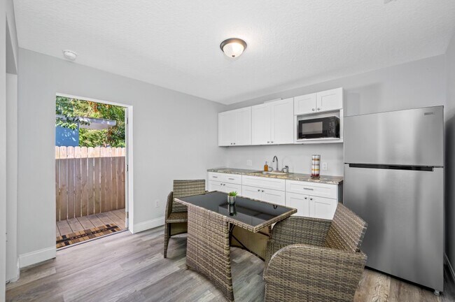 Building Photo - 920 N Castle Ct