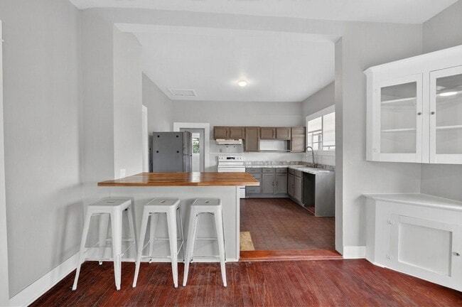 Building Photo - 3021 Co Rd 467