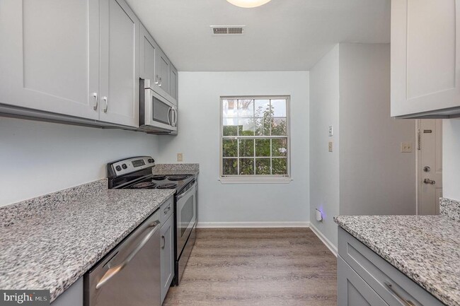 Building Photo - 2211 Minnear St