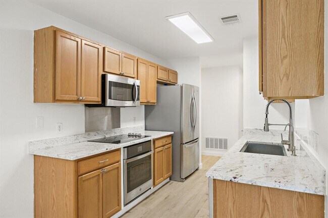 Building Photo - 218 Altamont St