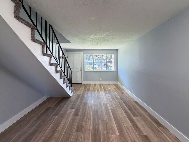 Building Photo - 525 Cinderella Loop