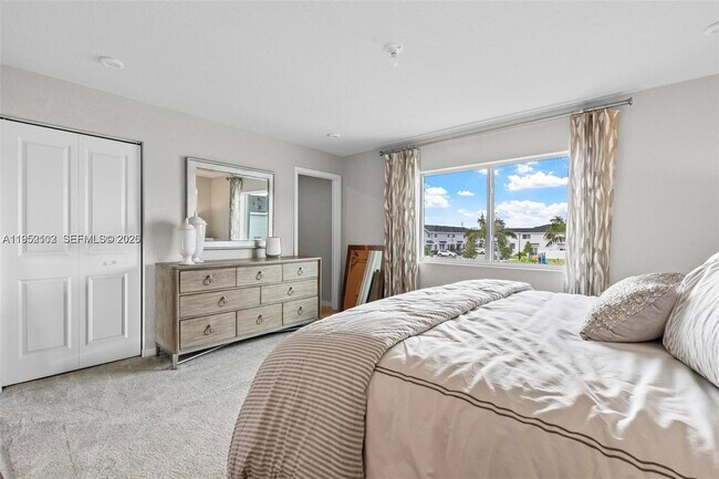 Building Photo - 436 10th Ct