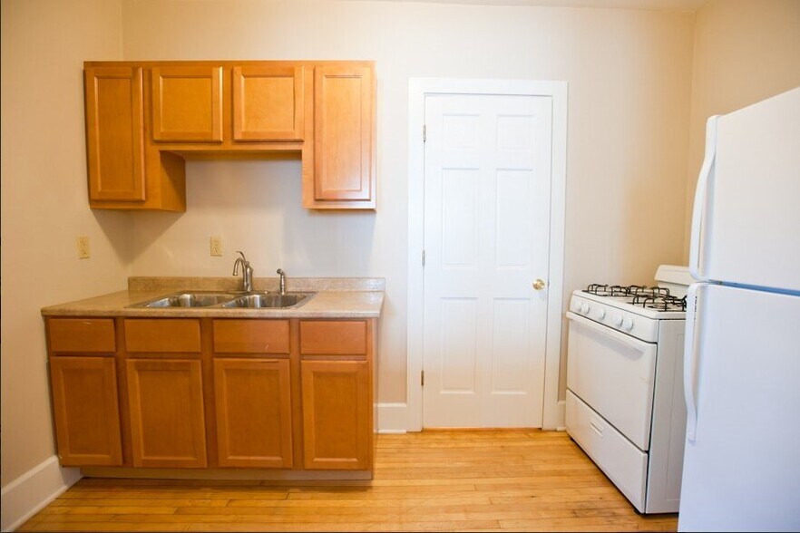 Building Photo - 1802 E Linnwood Ave