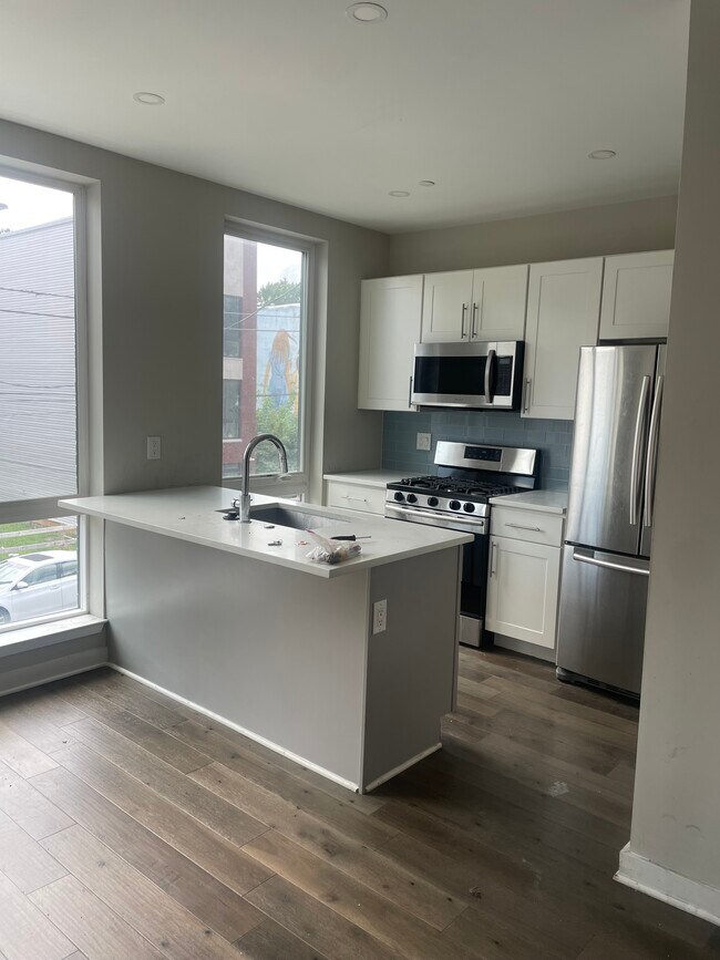 Building Photo - 2409 Ridge Ave