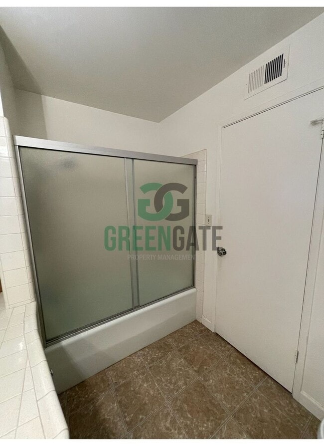 Building Photo - Spacious 4Bedroom 2Bath AVAILABLE NOW in Modesto!!