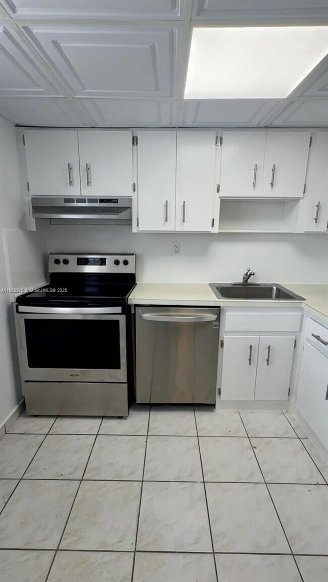 Building Photo - 7900 Tatum Waterway Dr