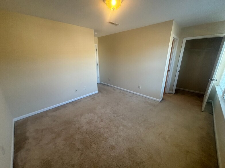 Building Photo - Room in House on Brintons Cottage St