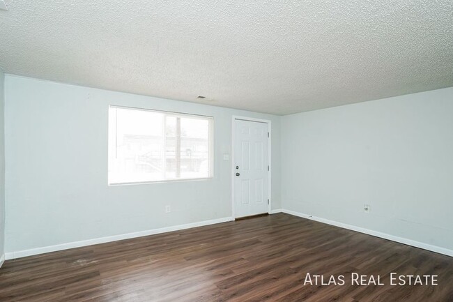 Building Photo - 2 Bed - Thoughtful Upgrades & affordable! ...