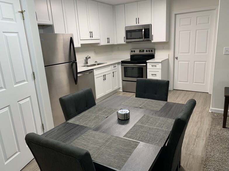 Building Photo - Waterford Place Apartments