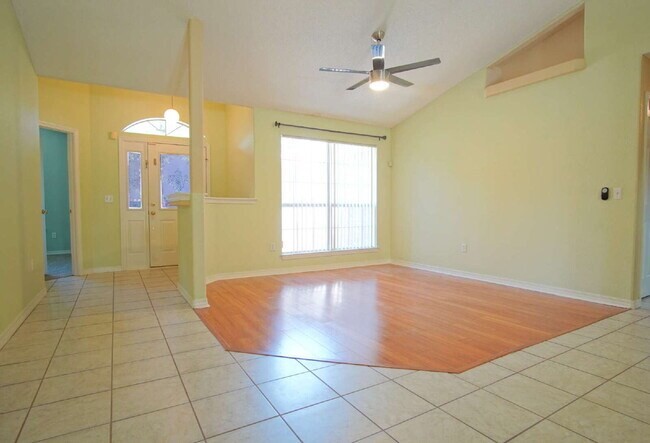 Building Photo - Spacious Oak Meadows Home in Milton with Multiple Living Areas, Fenced Yard & 1/2 Off First Month...