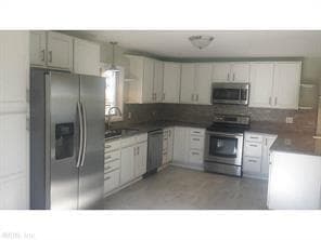 Building Photo - Kerry Lake