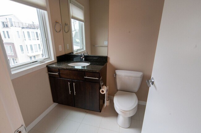 Building Photo - Little Italy Townhome - 1911 E 119th St , ...