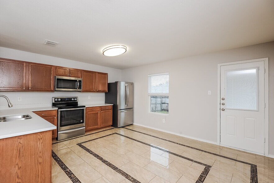 Building Photo - 8123 Stowe Springs Ln