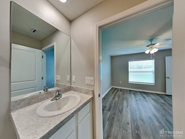 Building Photo - 3401 Autumn Amber Dr