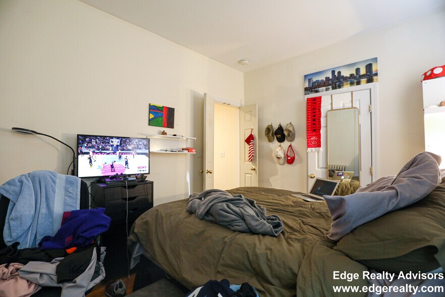 Building Photo - 12 Elba St