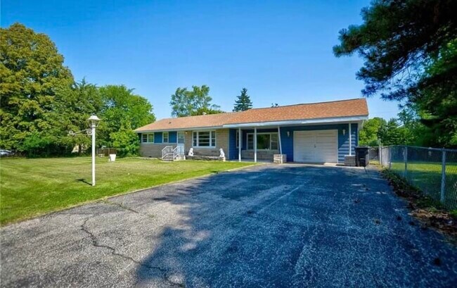 Building Photo - Lincoln Ave