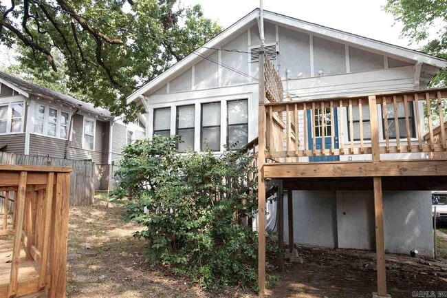 Building Photo - 210 N Cedar St