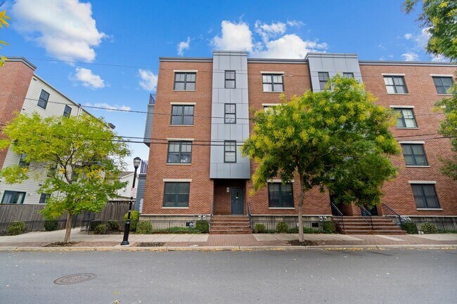 Building Photo - 458 Pacific Ave