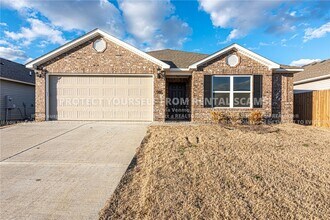 Building Photo - 916 E Bunting St