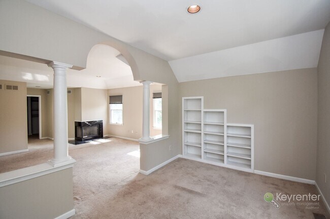 Building Photo - 5474 Grandview Ln
