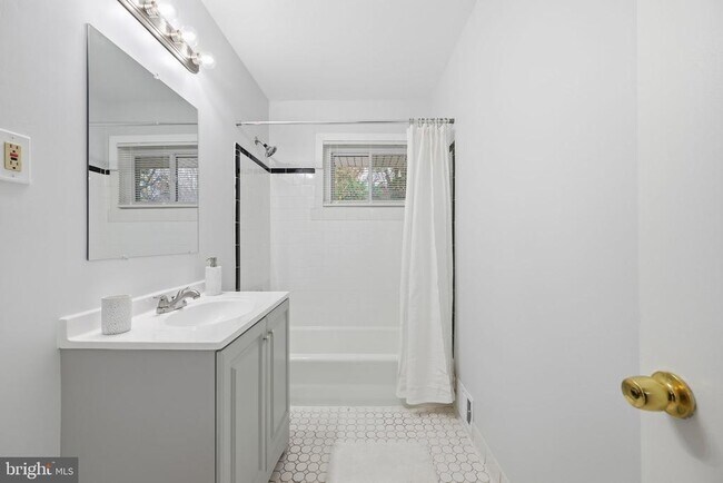 Building Photo - 3908 Braddock Rd