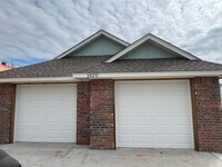 Building Photo - 1420 SW Texas Ave