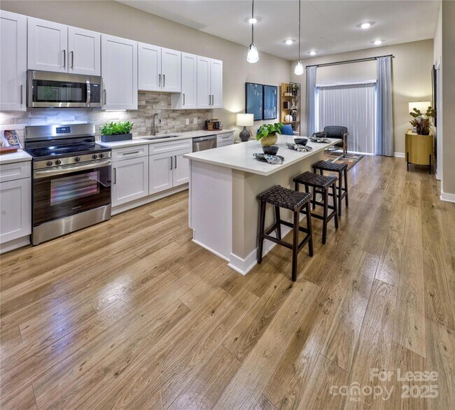 Building Photo - 8501 University Executive Park Dr