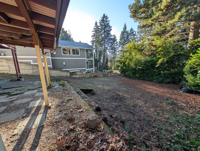 Building Photo - Available Now in Navy Yard City! New Floors & Paint! Tons of Space & Storage.