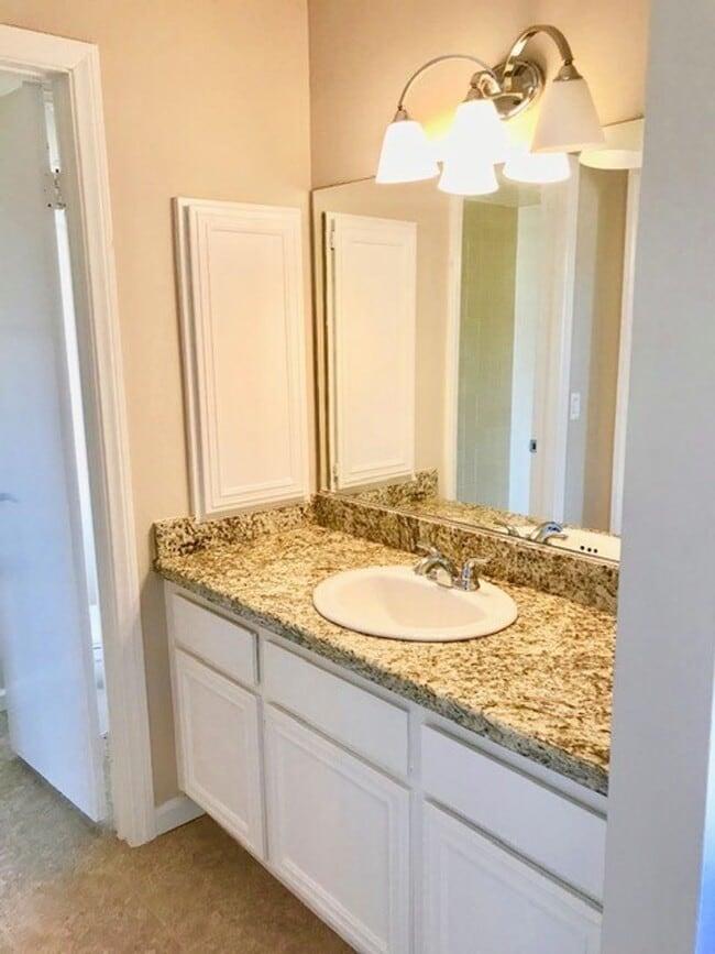 Building Photo - Bright 2 bedroom 2.5 bath townhome in La Costa and award winning schools 3-6 month leases available