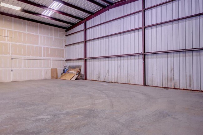 Building Photo - 914 Oak Glen Dr