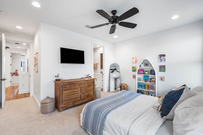 Building Photo - 245 Log Landing St