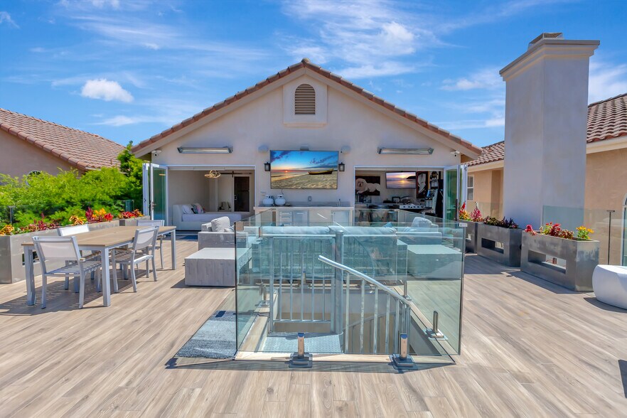 Building Photo - 23 Costa Del Sol