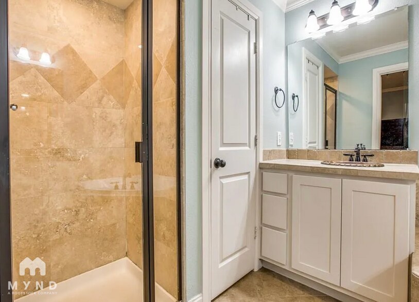 Building Photo - 3014 Carmel St