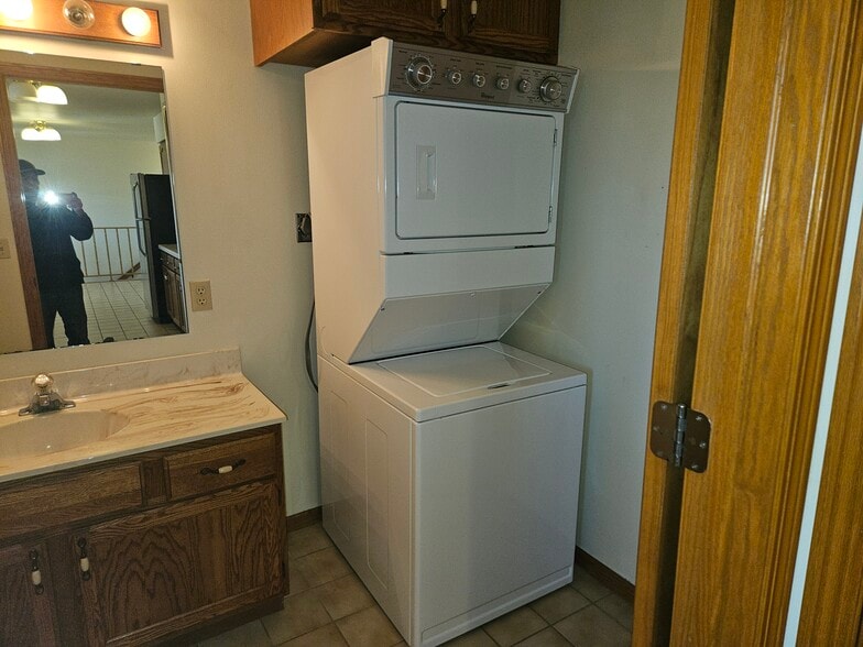 Primary Photo - 1431 Clarence Ct