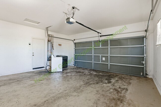 Building Photo - Corner Lot Gilbert Home with Modern Comforts in a Prime Location