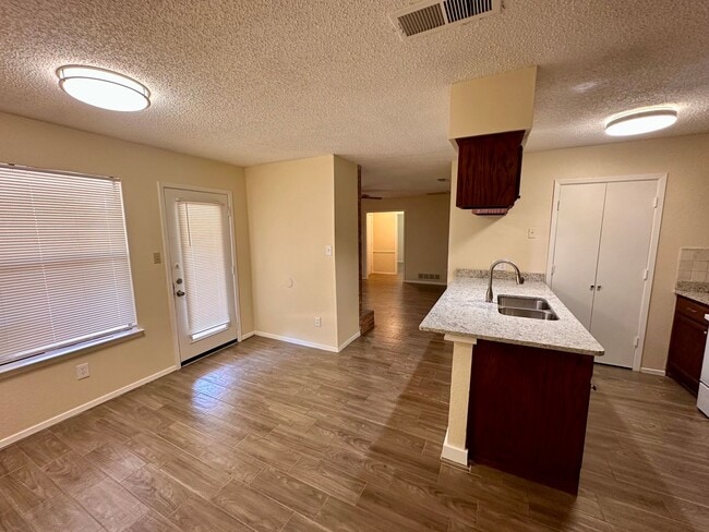 Building Photo - Arlington Duplex For Lease