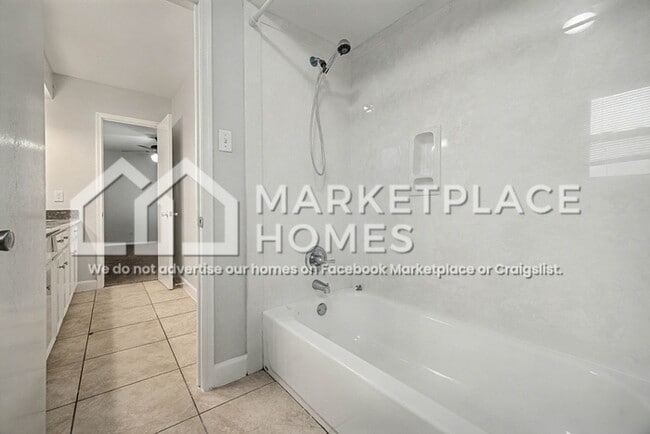 Building Photo - 7611 Theisswood Rd