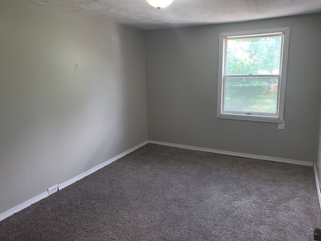 Building Photo - 3 bedroom 1.5 bathroom located in Carlisle...