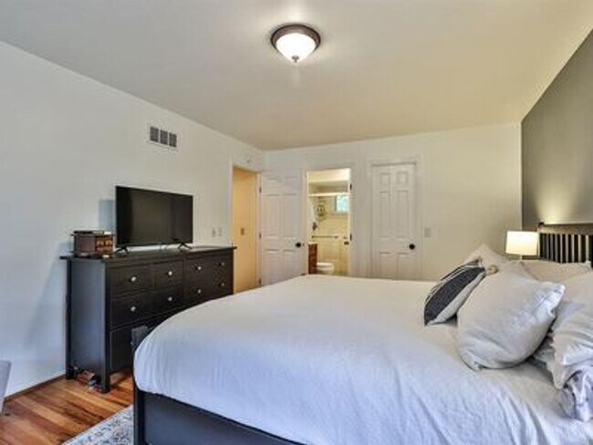 Building Photo - Beautiful Home in Prime Montgomery Location