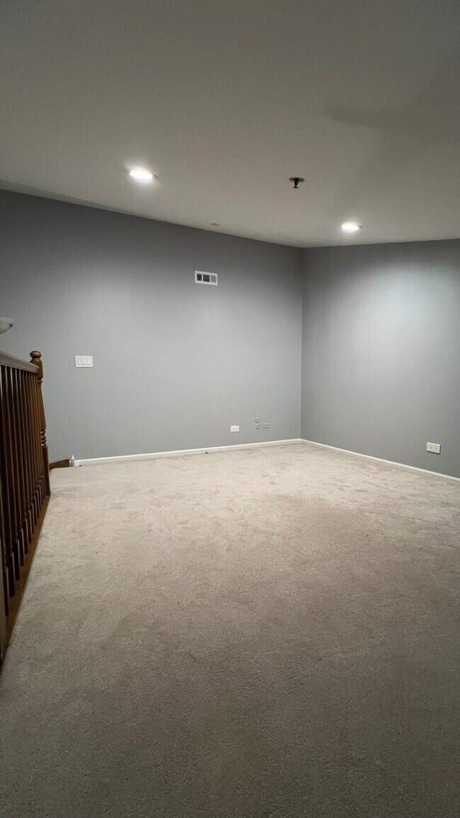 Building Photo - 475 Scots Dr