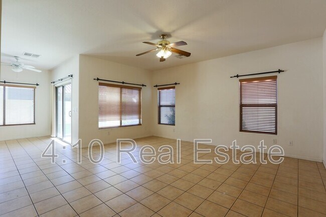 Building Photo - 2644 E Chester Dr