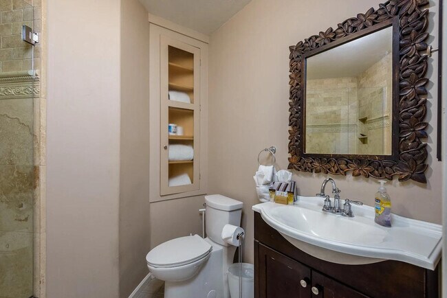 Building Photo - 6417 E Marilyn Rd